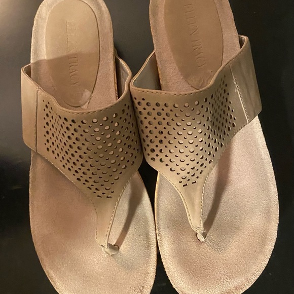 Cute wedge sandals very comfy as well. - Picture 1 of 3